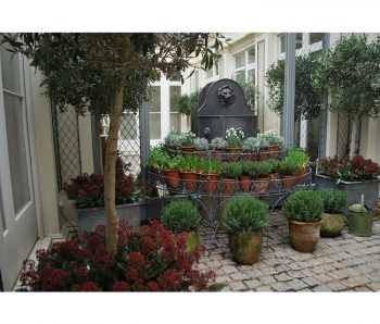 Classic tiered court yard planter